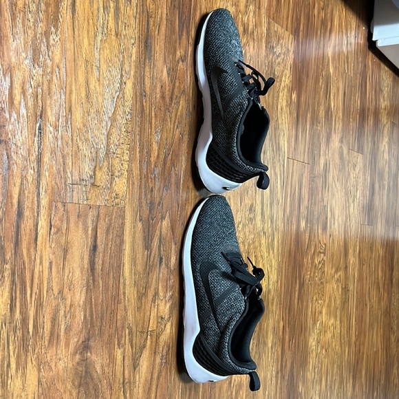 Nike shoes - Picture 3 of 9